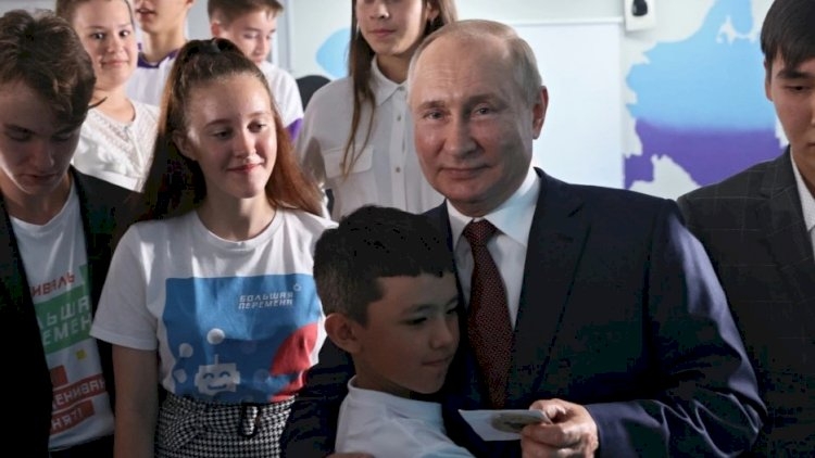 Putindən hər üçüncü uşağa bir milyon hədiyyə