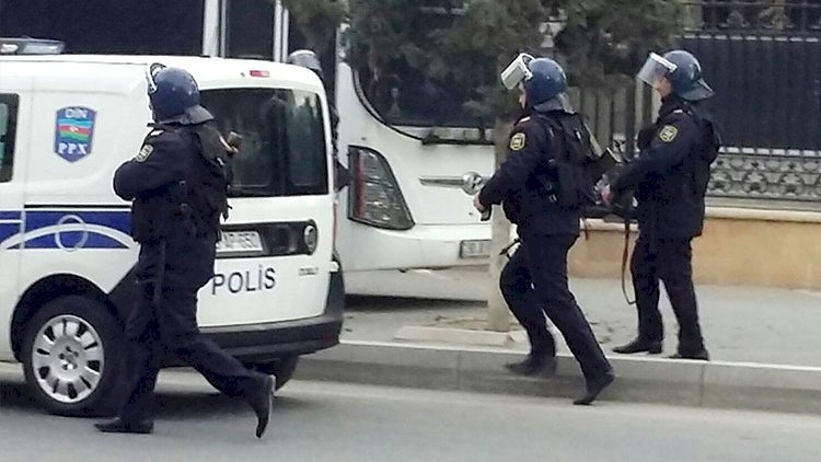 Polis əməliyyat keçirdi: Narkotikə görə 12 nəfər tutuldu