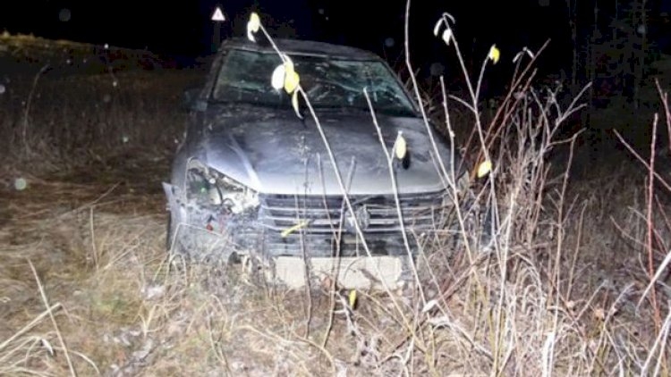 Salyanda minik avtomobili yoldan çıxıb aşdı, bir nəfər öldü