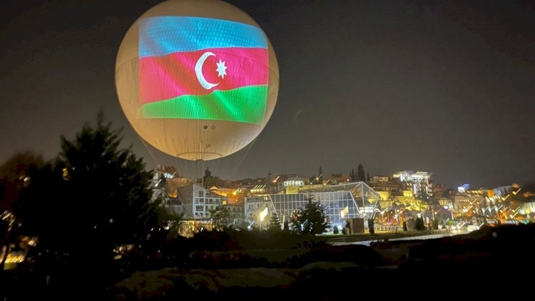 Tbilisidə üzərində Azərbaycan bayrağı təsvir olunmuş 600 şar havaya buraxıldı