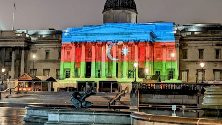 Londonda altı bina Azərbaycan bayrağının rənglərinə boyandı - Fotolar