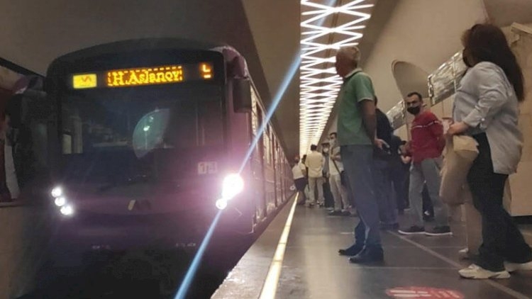 Metroda problem yarandı, sərnişinlər qatardan düşürüldü