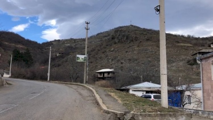 Gorus-Qafan yolunun üstündə yerləşən erməni kəndi mühasirəyə düşür
