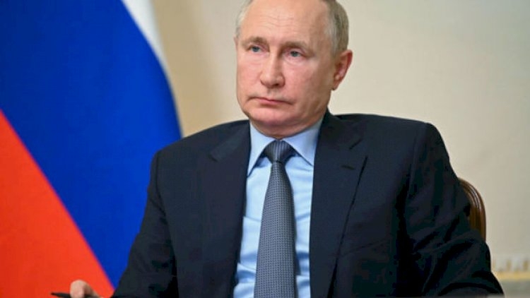 "Yenidən prezident seçilmək hüququm var" - Putin