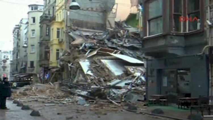 İstanbulda üç mərtəbəli bina çökdü