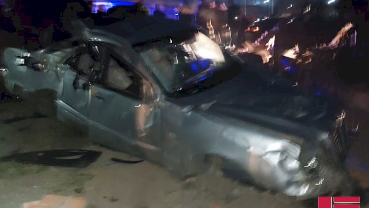 Gəncədə minik avtomobili hasara və traktora çırpıldı, sürücü ağır xəsarət aldı - Fotolar