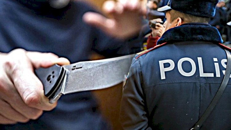 Azərbaycanda iki polis bıçaqlandı