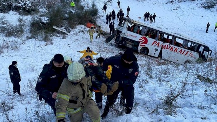 Türkiyədə avtobus qəzaları: 4 ölü, onlarla yaralı