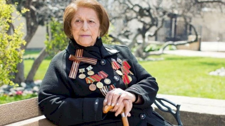 “Bu yaşıma qədər aldığım ən gözəl hədiyyə...” - 100 yaşlı İkinci Dünya müharibəsi veteranı