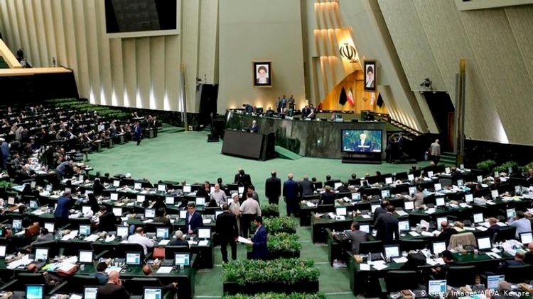 İran parlamenti Omikrona görə işini dayandırdı
