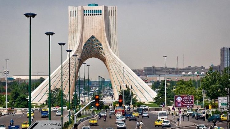 Tehranda hökumətə ETİRAZ: “Xameneiyə ölüm, diktatora ölüm!”