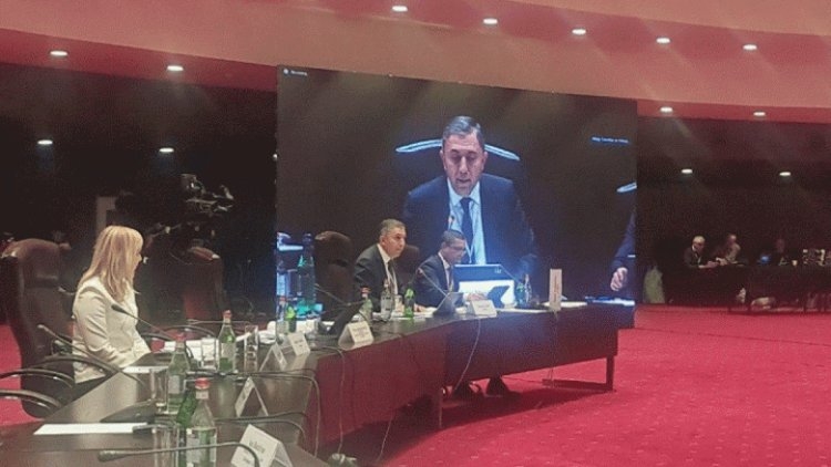 Azərbaycanlı deputat İrəvanda yenidən sədr seçildi