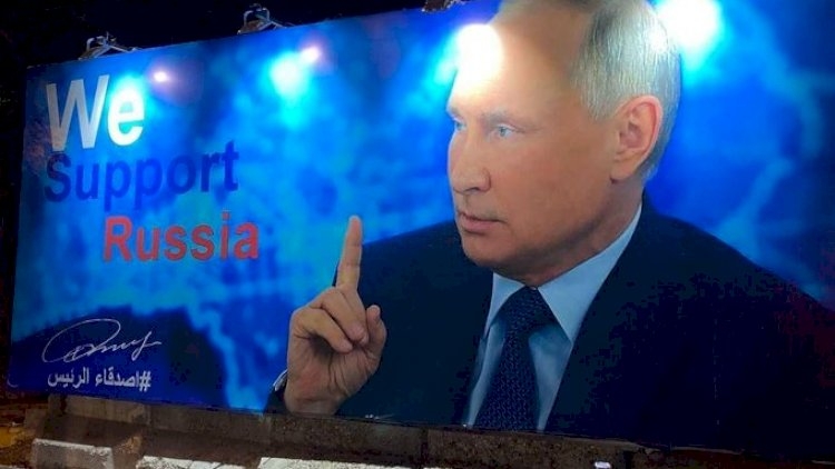 Bağdadda Rusiyaya siyasi təstək bilbordu - Putinin İraqdakı gizli dostları