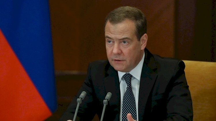 Dmitri Medvedev: "Sanksiyalara sərt cavab veriləcək"