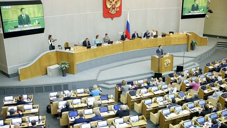 Rusiya Dövlət Dumasının 386 deputatı "qara siyahı"ya salındı