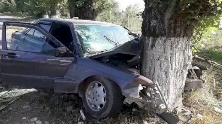 “Hyundai” ağaca çırpıldı, sürücü oldu