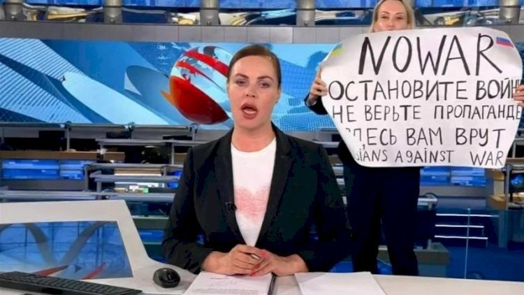 Rusiyada “Birinci kanal”ın canlı efirində gözlənilməz hadisə - Video