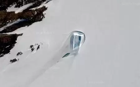 "Google Maps" xəritələrində Antarktidada sirli "qapı" aşkarlanıb