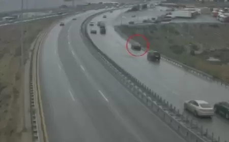 Magistral yolda geriyə hərəkət edən maşın "Prado" ilə toqquşdu