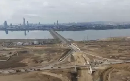 Bakıda su üzərindən yol çəkilir